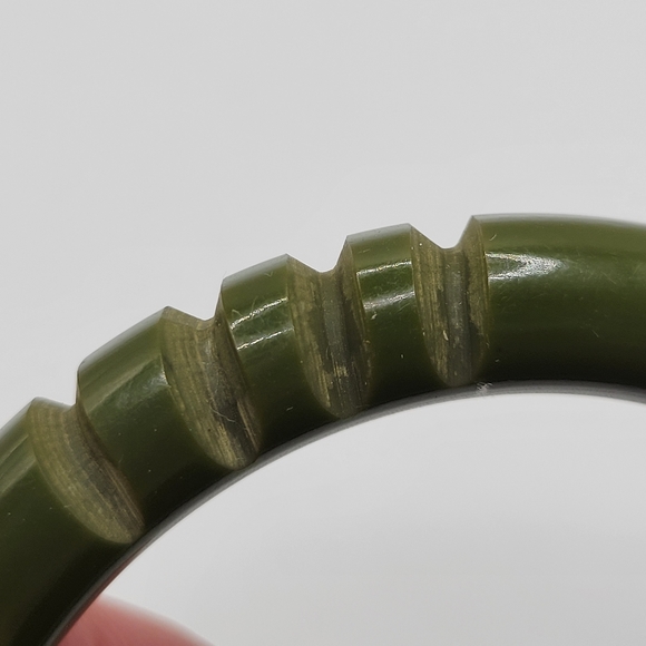 VTG Bakelite Carved Bangle Bracelet | "Spinach" Green | Simichrome Tested - Picture 5 of 8